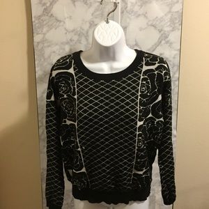 💋💋3 for $25💋💋Lattice & rose crew neck sweater